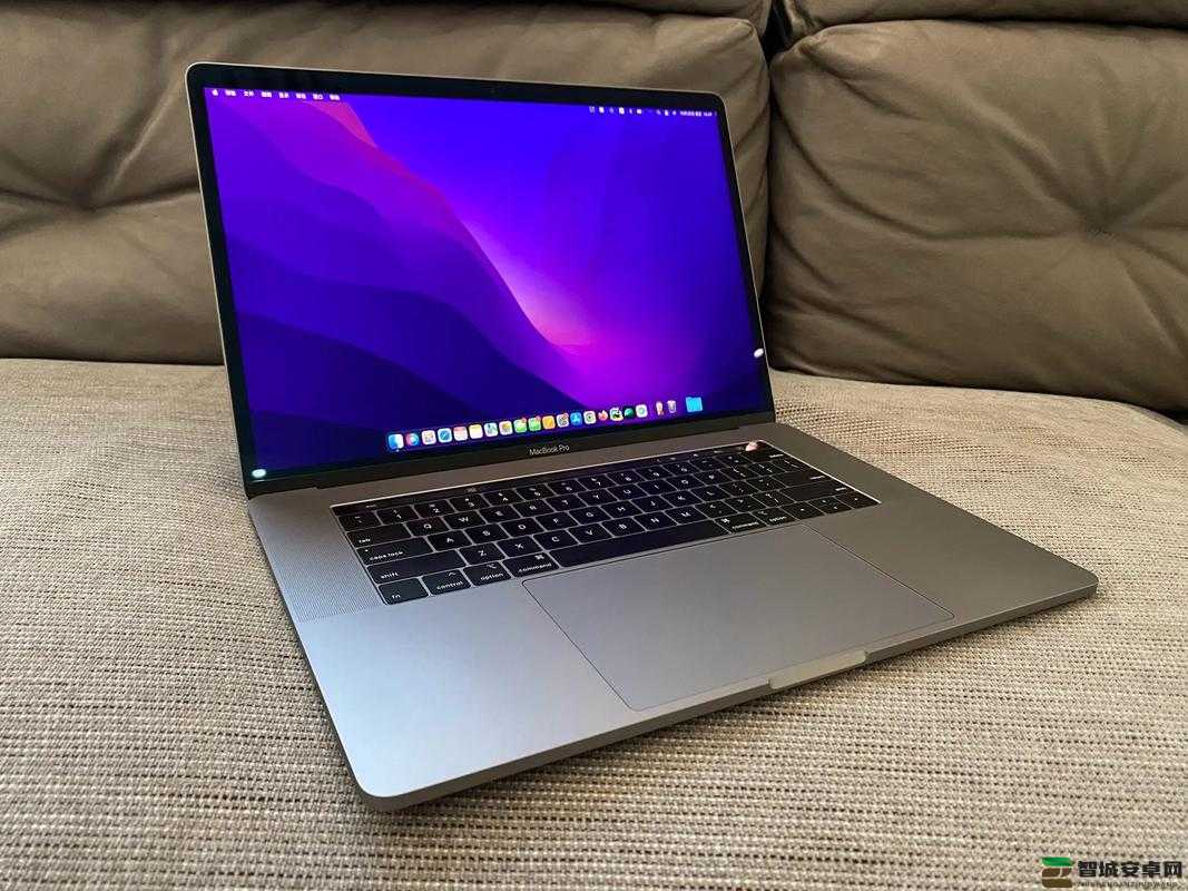 1819 岁经典款 MacBook Pro 外观设计之魅力展现